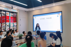  学生环绕“过时牛